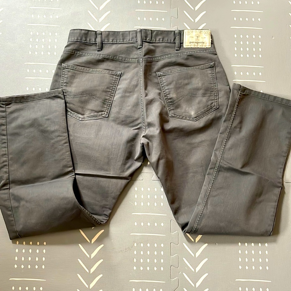 Men’s Patagonia 33x30 Straight Leg Pants